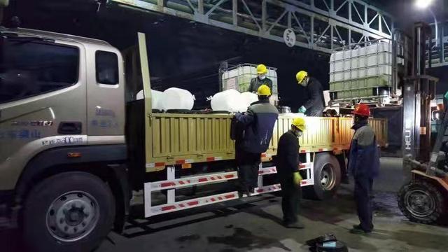 连续七天！开云(中国)化学奔赴在路上 数百吨消毒液喷洒在济宁及周边各县区