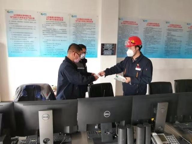 连续七天！开云(中国)化学奔赴在路上 数百吨消毒液喷洒在济宁及周边各县区